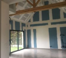 Carrelage posé 80x80 dans toute la pièce de vie
