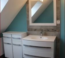 Lavabo et armoires terminées