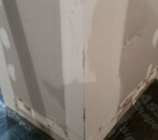 Quand RC2B se présente chez vous pour casser le carrelage et la chape qu'il a totalement loupé dans votre construction neuve, ça donne ça :
On ne coure pas avec les brouettes sinon forcément les murs dégustent..... encore du boulot en supplément pour le plaquiste.... sacré boutique RC2B du 02...