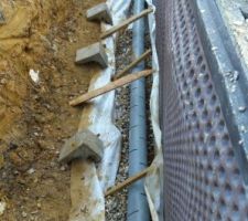 Il s'agit de l'installation des tuyau du drainage des fondations