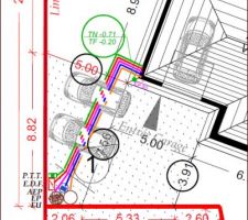 Alimentation eau potable, arrivé électricité, évacuation eau usé sont à 8 m environ de la maison.