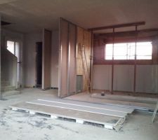 Cloisons et isolation intérieure - Vue vers le salon & l'entrée