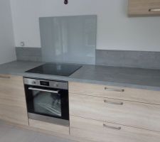 Pose de la nouvelle cuisine. Ne manque que la découpe et la pose de la hôte