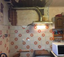 Nous retirons maintenant la hotte aspirante.