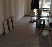 Carrelage fini + plinthes Rdc (et bordel de chantier)