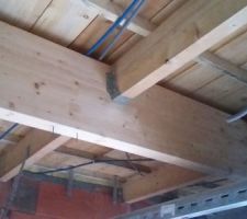 Passage de l'électricité dans le garage et des suspentes en vue d'isoler le plafond