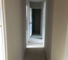 Couloir accès aux chambres