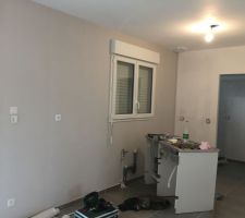 Papier peint intissé expansé dans la cuisine avec meuble évier temporaire (15? sur le bon coin)
