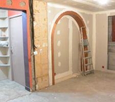 Fermeture placo entre la cuisine et la chambre (dans l'arche) et ouverture créée pour future fenetre avec emplacement future porte de chambre