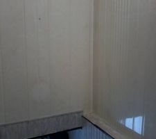 Lambris pvc escalier a retirer