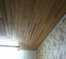 Lambris bois plafond escalier a retirer