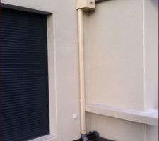Exemple de couleur de descente d'eau sur crépis V 10 ton pierre.
Vus sur une autre maison.