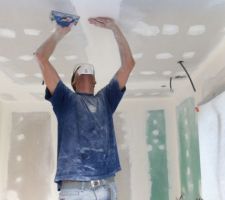 Poncage manuel : haut les mains  !