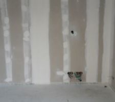 Gaine Tv pas centr&eacute;e : a refaire  !