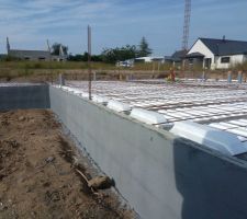 Isolation et mise en place de la ferraille avant le coulage de la dalle