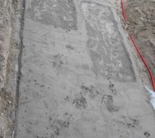 Lit de sable pour la piscine