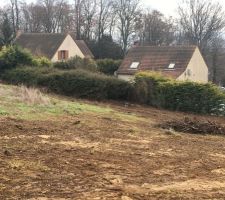 Terrain de 535m&sup2;, alors sur la photo il fait tr&egrave;s en pente ! mais il ne l'est pas autant :)