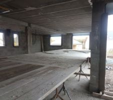 Installation d'un plancher pour Projection du plâtre au plafond
