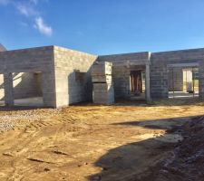 Remblai de sécurité autour de la maison et du garage