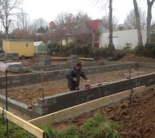 Nous en sommes aux soubassements