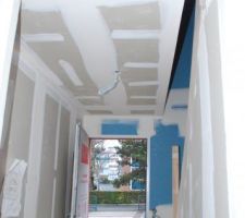 Vue de l'entrée depuis le salon