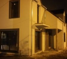 Deuxième façade terminée. Troisième façade en cours