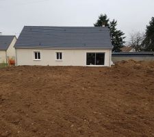 Regalage des terres pour la pose de la futur cloture