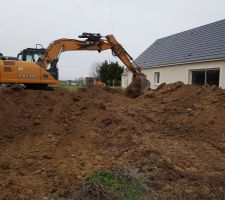 Regalage des terres pour la pose de la futur cloture