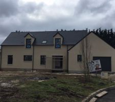 Cr&eacute;pis fa&ccedil;ade achev&eacute; - la teinte parait un peu jaune mais en sechant cela sera plus blanc (teinte pierre ref 015)