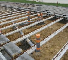 Poutrelles sur vide sanitaire avec fermeture dalle en cours