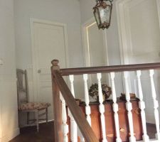 Palier de l'étage desservant les 3 chambres et la salle de bain