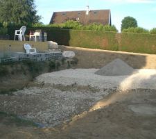 Préparation pour futur piscine et abris jardin sous terrasse bois