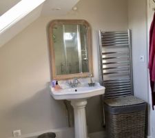 Salle de bain à l'étage