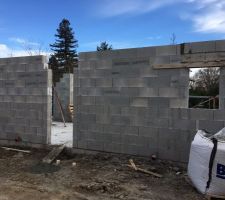 On arrive &agrave; la fin de la maconnerie du RDC

Cot&eacute; CARPORT