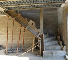 Coffrage de l'escalier en béton terminé