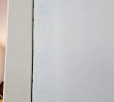 Demandez à voir tous ce qui est prévu dans votre contrat : volet , porte d entrée, porte des différentes pièces...

Trés beau jour entre la carrée et le placo : clairement des finitions à la va vite