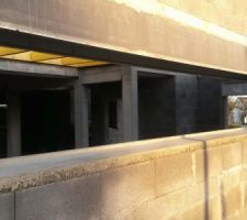 Appui pour la fenêtre panoramique du salon