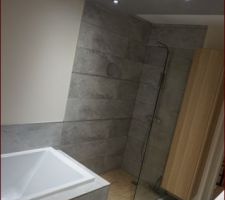 Salle de bain, carrelage Keraben Nature grey !
Douche italienne et baignoire encastrée