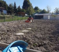 2e étape on casse les mottes de terres au max