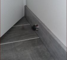 Solution de butée de porte pour ne pas percer le carrelage du plancher