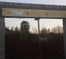 Pose de coffre linteau de volets roulants int&eacute;gr&eacute;s &agrave; la ma&ccedil;onnerie.