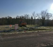 Arriv&eacute; de la pelleteuse.