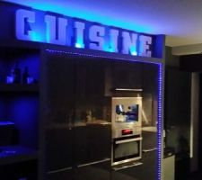 Essais nocturne avec la pose des lettres en polystyrène.