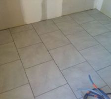 8 septembre : carrelage des chambres en haut