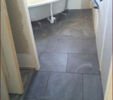 8 septembre : carrelage de la sdb du haut