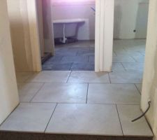 8 septembre : le carrelage du haut est fait.