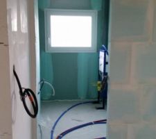 Pose des gaines et des  troues pour les diff&eacute;rentes prises