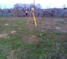 Pose des bornes absentes et implantation de la maison.