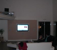 Mur LCD Enceintes In Wall vue de loin