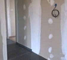 Sol s&eacute;jour cuisine entr&eacute;e etc... Couloir